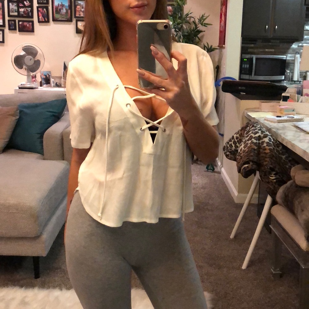 WHITE PLUNGE CRISS CROSS BLOUSE